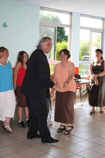 Jeanny Lorgeoux, maire de Romorantin et Micheline Bouat échangent dans la bonne humeur 